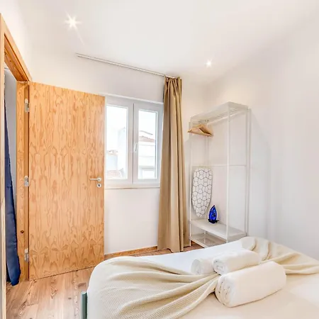 The Count Charm Daire *